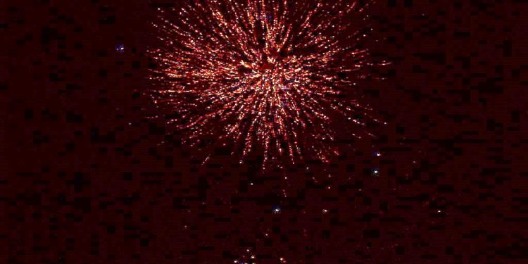 Tradição ameaçada: Condomínios proíbem fogos de artifício no réveillon