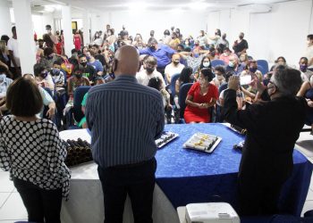 Fabriciano realiza formatura e entrega diplomas aos alunos da EJA