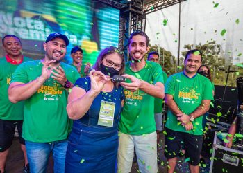 Servidora aposentada ganha Peugeot do programa Nota Premiada de Ipatinga