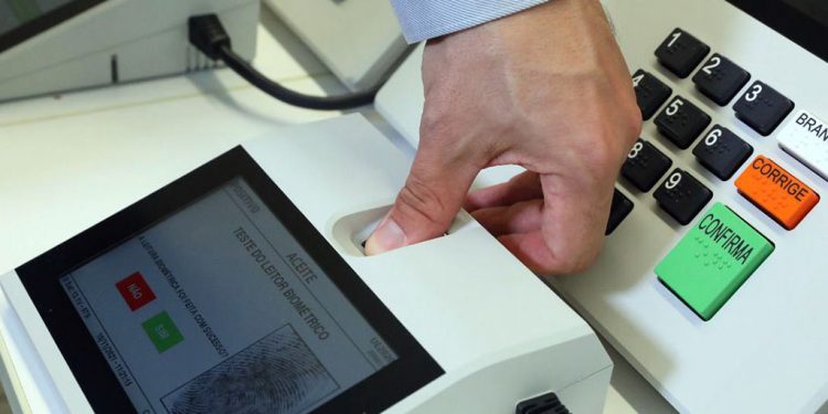 TSE apresenta novo modelo de urna eletrônica para eleições de 2022