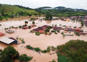 Governo de Minas vai doar cestas básicas a famílias atingidas pelas chuvas