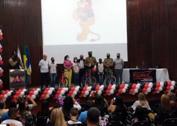 Alunos da rede municipal participam de formatura de conclusão do Proerd