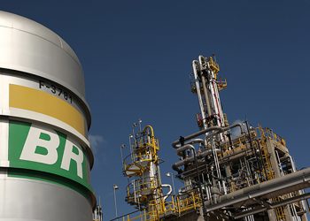 Petrobras reduz preço da gasolina para distribuidoras