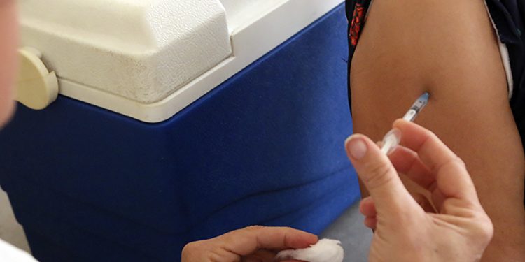 Timóteo reforça importância da vacinação contra a gripe influenza