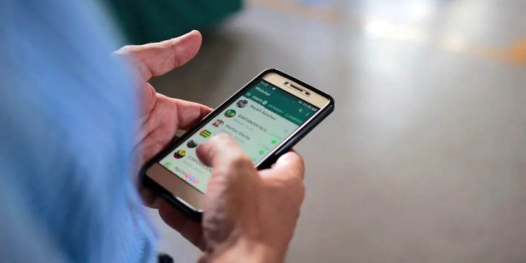 Atualização do WhatsApp permite mensagens temporárias como padrão
