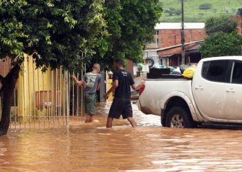 Famílias afetadas pelas chuvas em Timóteo recebem doações