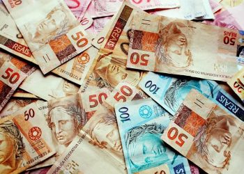Entra em vigor o novo salário mínimo de R$ 1.212
