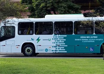 Usiminas investe em fontes de energia limpa e inicia testes com ônibus elétrico