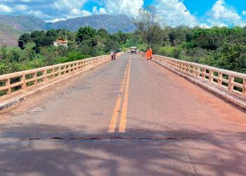 DER-MG interdita ponte sobre o Rio Jequitinhonha, na MGC-367