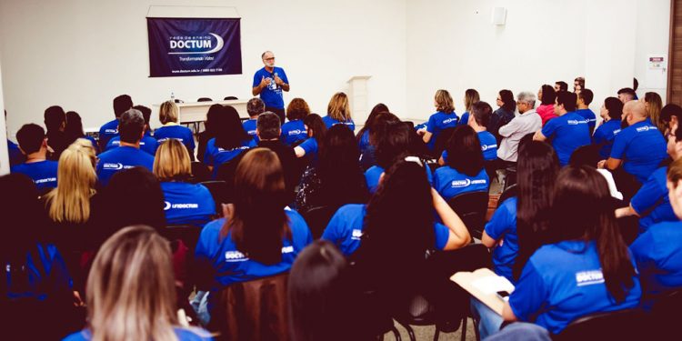 Faculdade oferece 350 bolsas integrais para estudantes inscritos no CadÚnico