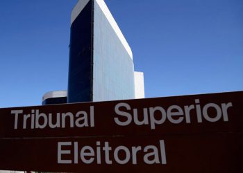 TSE estuda exigir passaporte da vacina para votar nas Eleições 2022