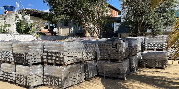 Usiminas doa materiais para a revitalização da lagoa de Ipaba