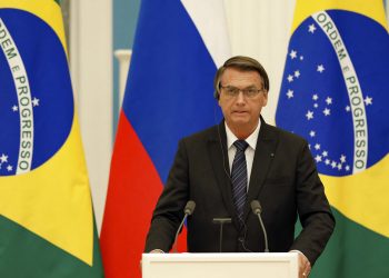 Bolsonaro anuncia que sobrevoará Petrópolis na sexta-feira