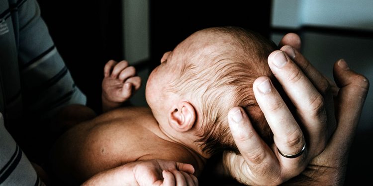 Minas regulamentará Lei que prevê licença-paternidade aos servidores de cinco para 20 dias