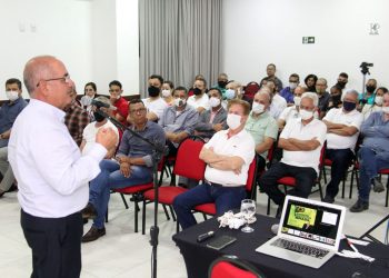 General adverte sobre os riscos na democracia brasileira