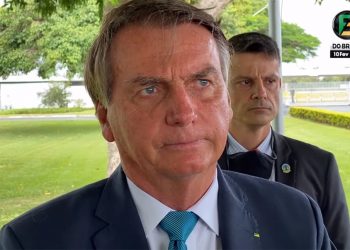 “Eu acredito em Deus e nos próximos dias vai acontecer algo que vai nos salvar no Brasil”, diz Bolsonaro
