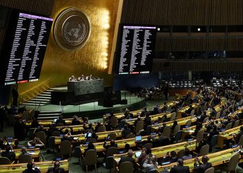 ONU aprova resolução que condena invasão da Ucrânia pela Rússia