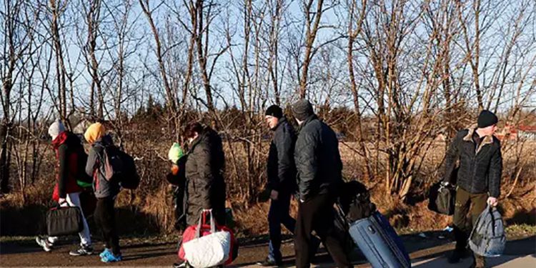 Ucrânia e Rússia vão abrir corredores humanitários para saída de civis