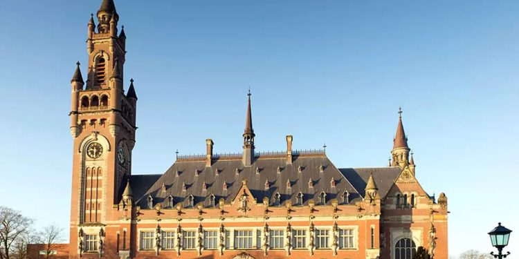 Corte Internacional decide que Rússia deve retirar tropas da Ucrânia