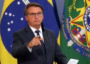 Bolsonaro diz que Brasil pode rebaixar pandemia de Covid para endemia