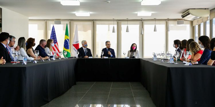 Minas firma acordo para estreitar relações com os Estados Unidos