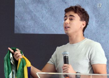 Níkolas Ferreira atrai mais de 4 mil jovens e adolescentes em palestras no Vale do Aço
