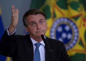 Bolsonaro faz duro discurso com recados ao STF