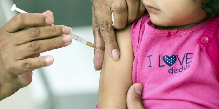 Vacinação de crianças contra sarampo e influenza começa em 4 de abril