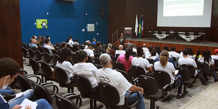 Timóteo sedia curso de atualização para Agentes de Endemias