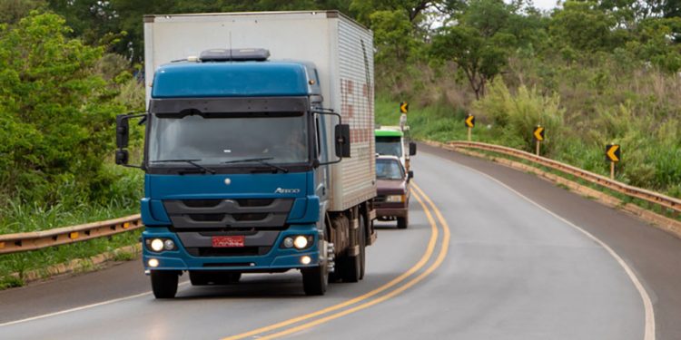 DER-MG vai restringir circulação de veículos de carga nas rodovias durante Semana Santa