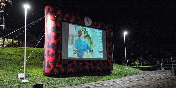 Projeto leva cinema gratuito a bairros de Ipatinga