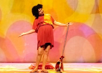 Centro Cultural Usiminas recebe a comédia Hermanoteu na Terra de Godah neste sábado