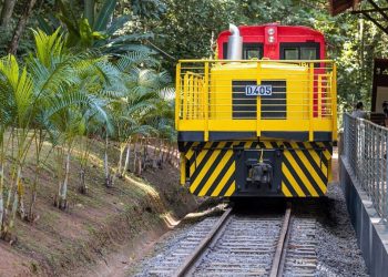 Estação Pedra Mole completa 100 anos e recebe locomotiva fabricada em 1973