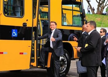 Governo Bolsonaro já fez a entrega de mil ônibus escolares em 2022