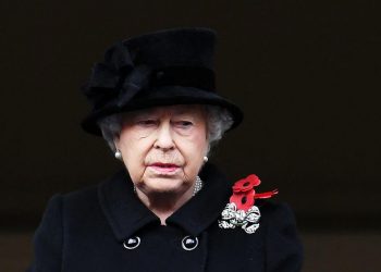 Folha de S. Paulo “mata” rainha Elizabeth II por engano