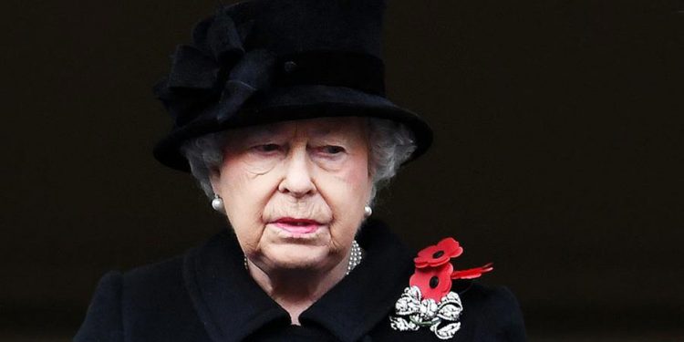 Folha de S. Paulo “mata” rainha Elizabeth II por engano