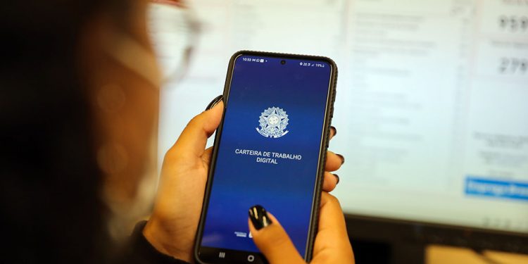 Confira as mais de 7,9 mil vagas de emprego disponíveis em Minas no painel do Sine