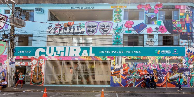 Biblioteca pública de Ipatinga completa 56 anos de fundação