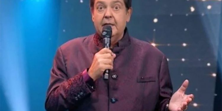 Faustão detona equipe após gafe em programa ao vivo