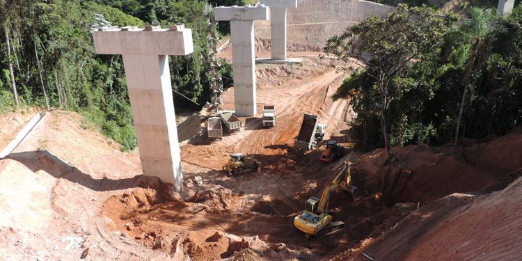 DNIT finaliza pilares na ponte sobre o Ribeirão Prainha, na BR-381
