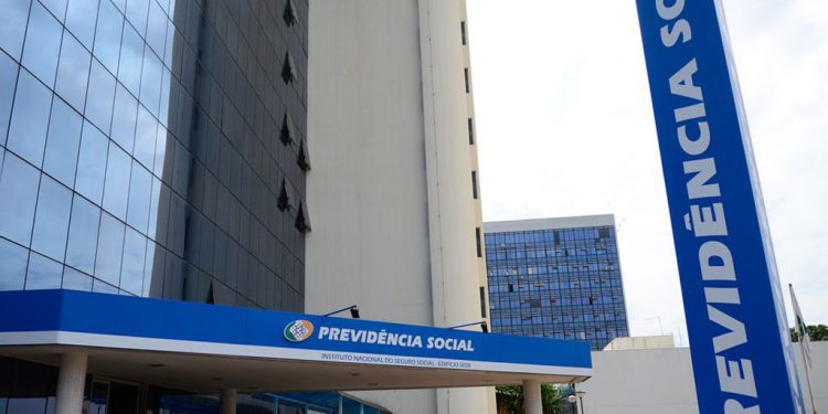 Após 52 dias em greve, médicos peritos do INSS voltam a trabalhar hoje