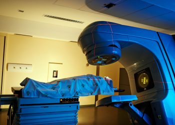 Tecnologia inovadora oferece tratamento do câncer por radioterapia no HMC