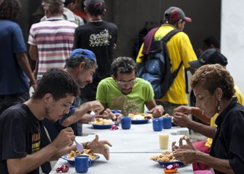 Auxílio Brasil reduz a pobreza e injeta recursos na economia dos municípios