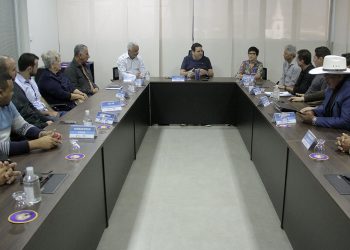 Fabriciano assina ordem de serviço para pavimentação de trecho da estrada de Cocais