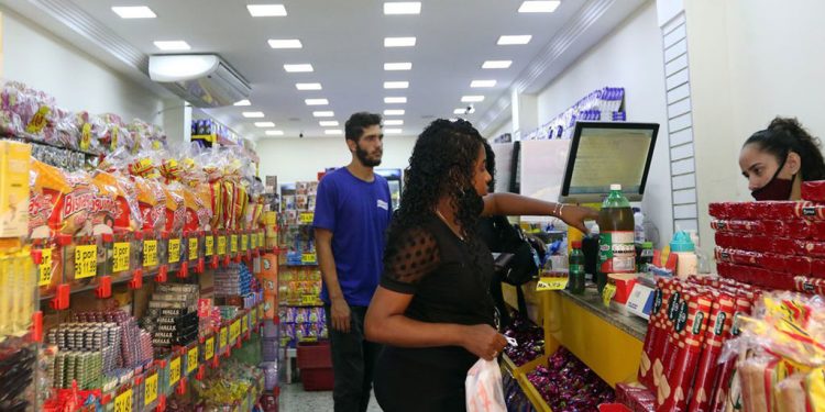 Micro e pequenos empresários mantêm otimismo pelo quarto mês seguido