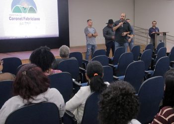 Mais 45 famílias recebem chaves de moradias pelo programa Fabri Meu Lar