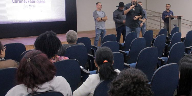 Mais 45 famílias recebem chaves de moradias pelo programa Fabri Meu Lar