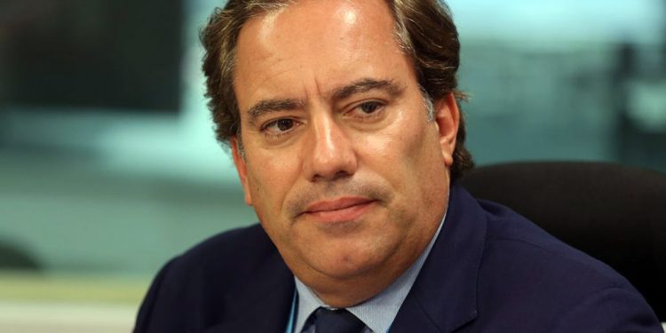 Pedro Guimarães oficializa saída da Caixa e nega assédio