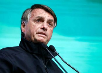 Bolsonaro “parabeniza” Fachin por “colaborar com narcotráfico”