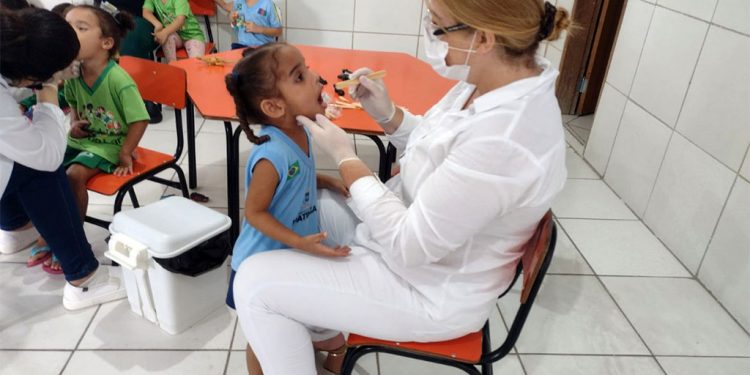 Ipatinga realiza ações nas escolas para enfatizar importância da Saúde Bucal